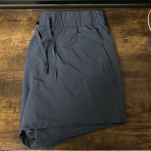 AVIA size L gray athletic shorts